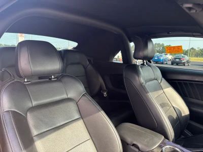 2017 Ford Mustang - Photo 19