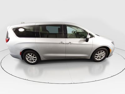 2023 Chrysler Voyager - Photo 8