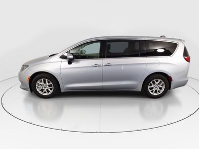 2023 Chrysler Voyager - Photo 4