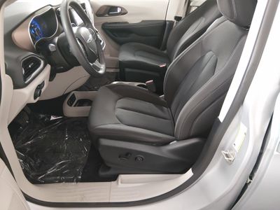 2023 Chrysler Voyager - Photo 20
