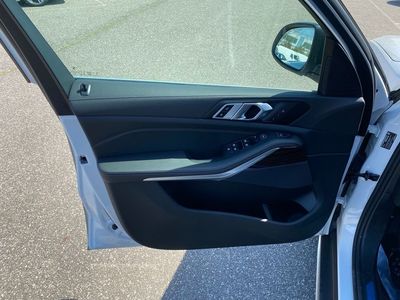 2026 BMW X5 — photo 12 view