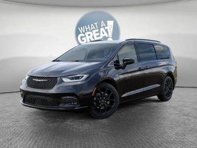 2026 Chrysler Pacifica — side profile view