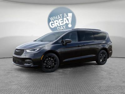 2026 Chrysler Pacifica — rear three-quarter view