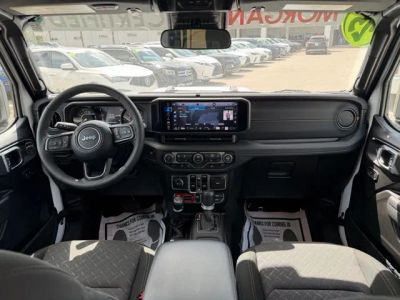 2025 Jeep Gladiator — photo 32 view