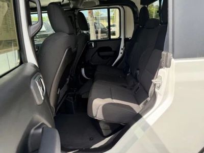 2025 Jeep Gladiator — photo 28 view