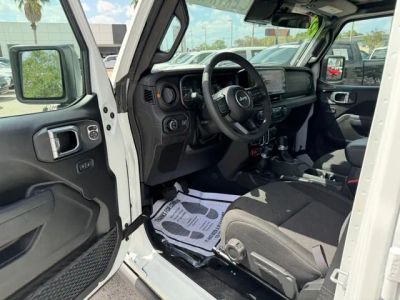 2025 Jeep Gladiator — photo 15 view