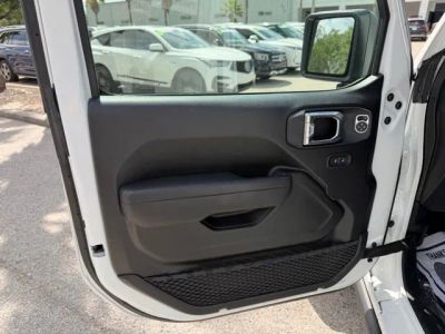 2025 Jeep Gladiator — photo 13 view