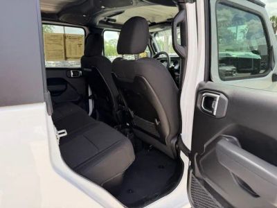 2025 Jeep Gladiator — photo 30 view