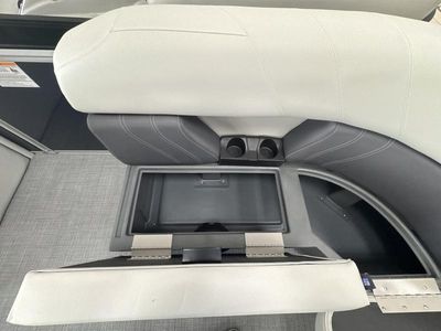 2026 Sylvan MIRAGE 8520 CRS - Photo 17