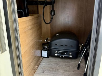 2018 Forest River Rockwood Ultra Lite - Photo 2