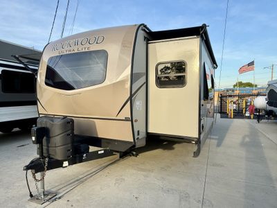 2018 Forest River Rockwood Ultra Lite - Photo 8
