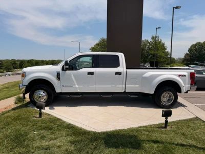 2022 Ford F-350SD - Photo 2