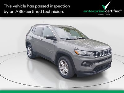 2024 Jeep Compass Latitude 4x4 — front three-quarter view