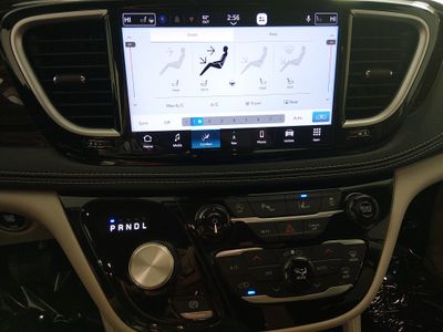 2023 Chrysler Pacifica — photo 19 view