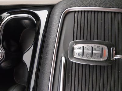 2023 Chrysler Pacifica — photo 15 view