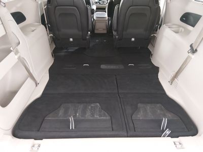 2023 Chrysler Pacifica — photo 11 view