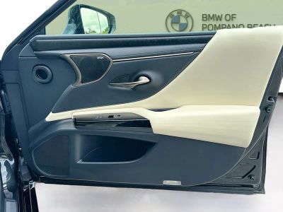 2022 Lexus ES — photo 28 view