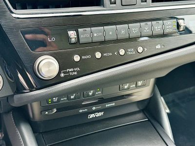2022 Lexus ES — photo 15 view