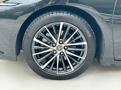 2022 Lexus ES — photo 30 view
