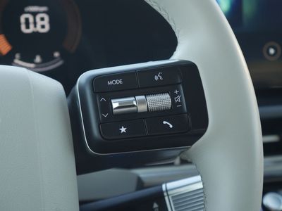 2025 Hyundai Santa Fe — photo 10 view