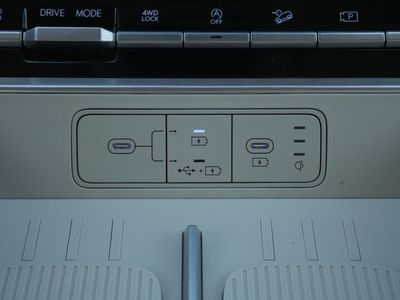 2025 Hyundai Santa Fe — photo 12 view