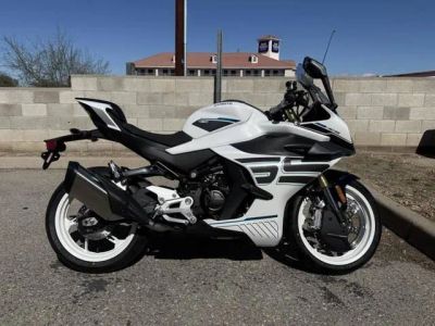 2026 CFMOTO 450SS — front three-quarter view