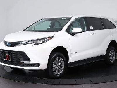 2025 Toyota Sienna - Photo 1