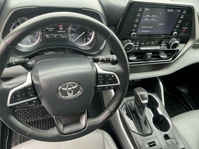 2022 Toyota Highlander - Photo 14