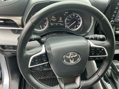 2022 Toyota Highlander - Photo 13
