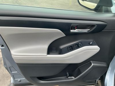 2022 Toyota Highlander - Photo 15