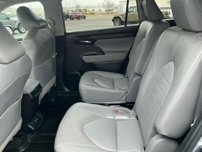 2022 Toyota Highlander - Photo 16