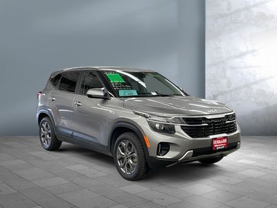 2024 Kia Seltos — photo 8 view