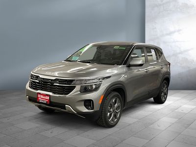 2024 Kia Seltos — front three-quarter view