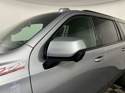 2025 Chevrolet Suburban — photo 10 view