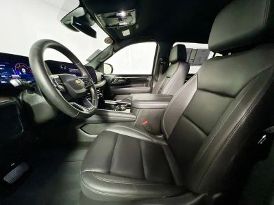 2025 Chevrolet Suburban — photo 12 view
