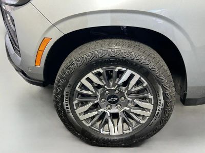 2025 Chevrolet Suburban — photo 11 view