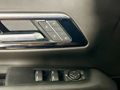 2025 Chevrolet Suburban — photo 14 view