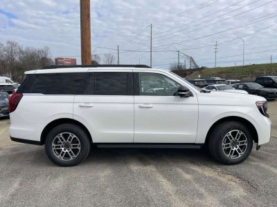 2026 Ford Expedition - Photo 2