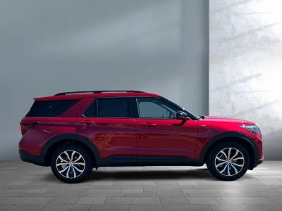 2026 Ford Explorer — photo 7 view