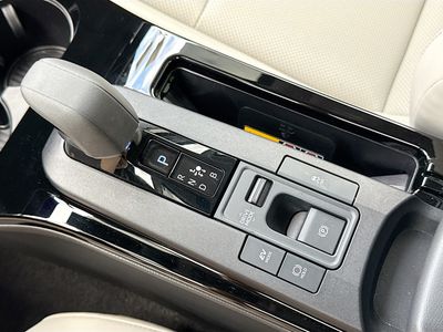 2024 Toyota Prius - Photo 28