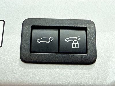 2024 Toyota Prius - Photo 13
