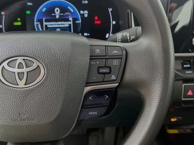 2025 Toyota Camry — photo 17 view