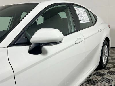 2025 Toyota Camry — photo 10 view