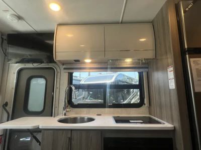 2025 Thor Motor Coach VEGAS - Photo 6