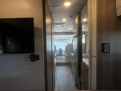 2025 Thor Motor Coach VEGAS - Photo 3