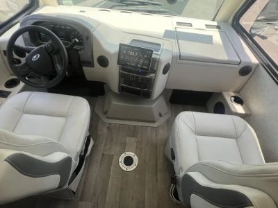 2025 Thor Motor Coach VEGAS - Photo 2
