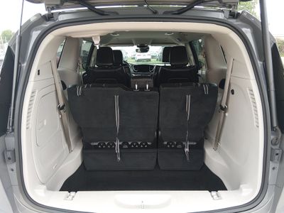 2023 Chrysler Pacifica — photo 11 view