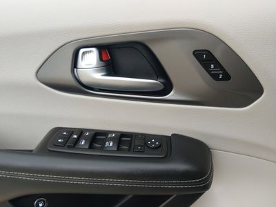 2023 Chrysler Pacifica — photo 19 view