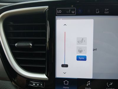 2023 Chrysler Pacifica — photo 18 view