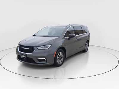 2023 Chrysler Pacifica — rear three-quarter view